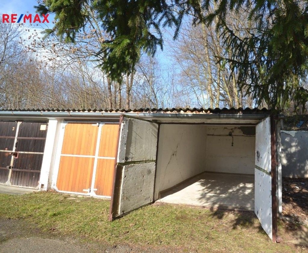 Prodej garáž - Smečenská 214, Slaný, 19 m²