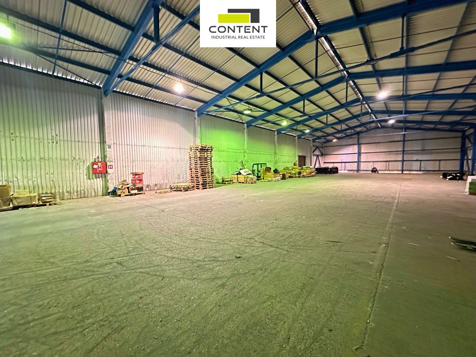 Pronájem sklad - Za tratí, Praha, 800 m²