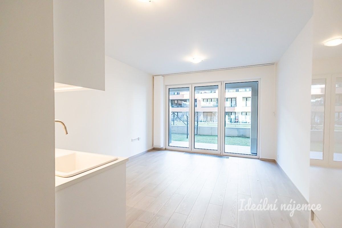 Pronájem byt 1+kk - Poděbradská, Praha, 32 m²