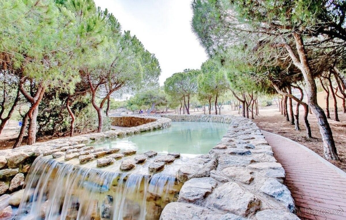 Byty, 987 66, Zahraničí