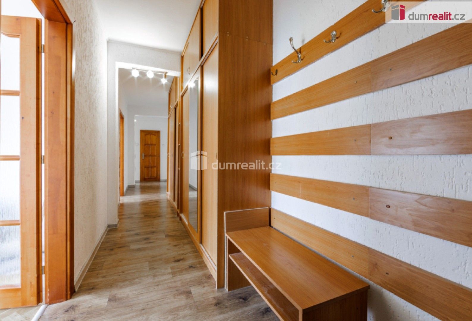 Pronájem byt 2+1 - S. K. Neumanna, Ostrov, 65 m²