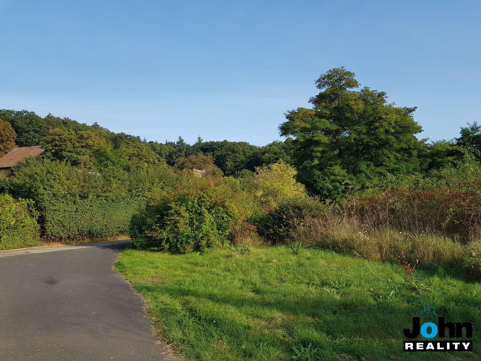 Zahrady, Korozluky, 1 650 m²