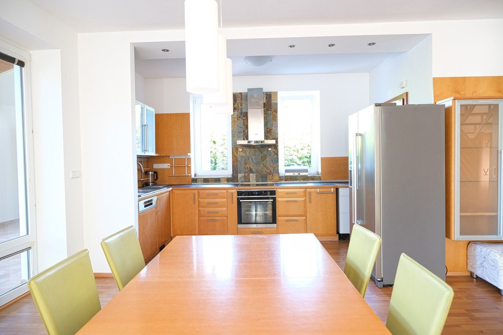 Pronájem rodinný dům - Statenice, 280 m²