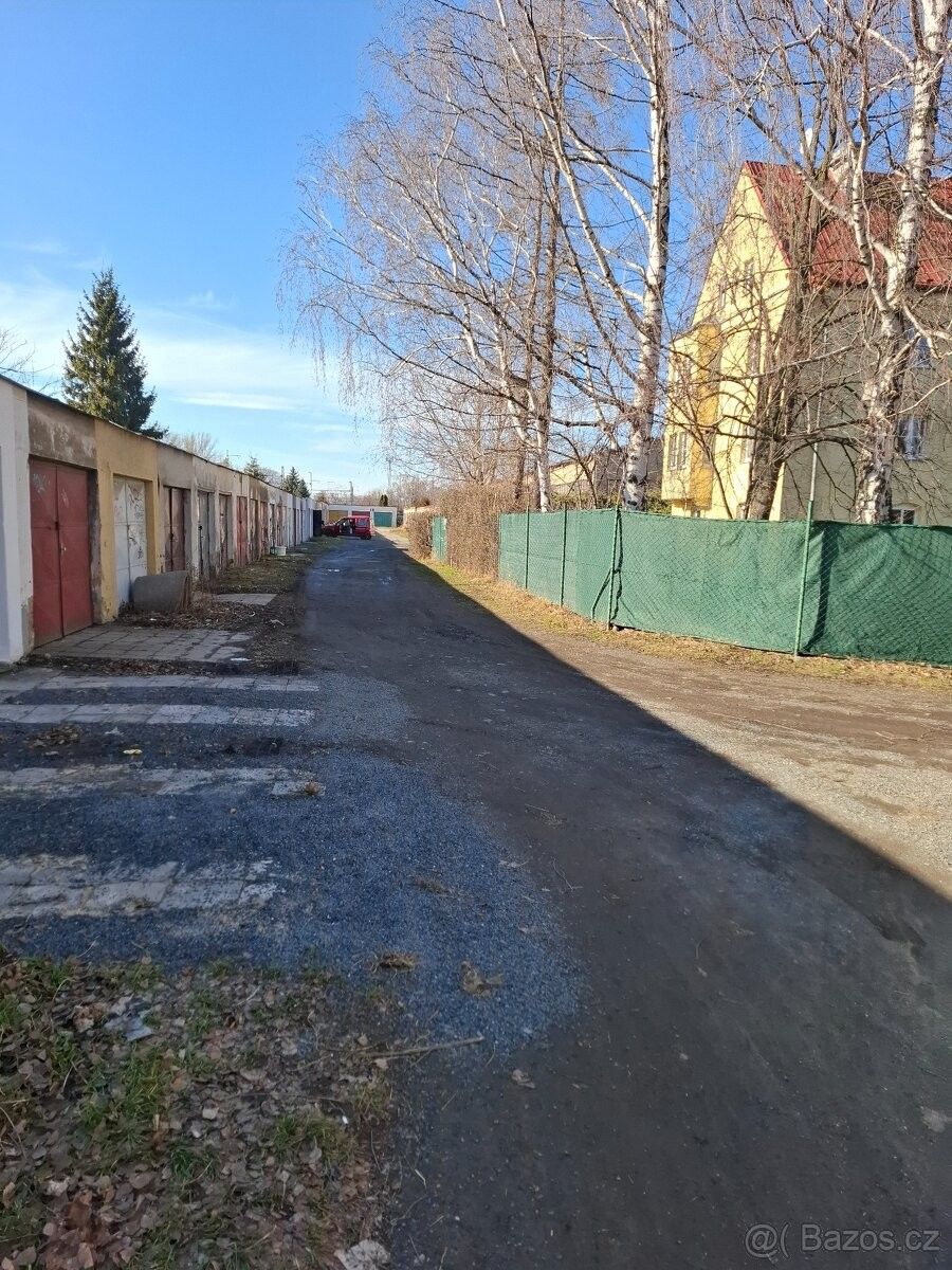 Garáže, Opava, 746 01