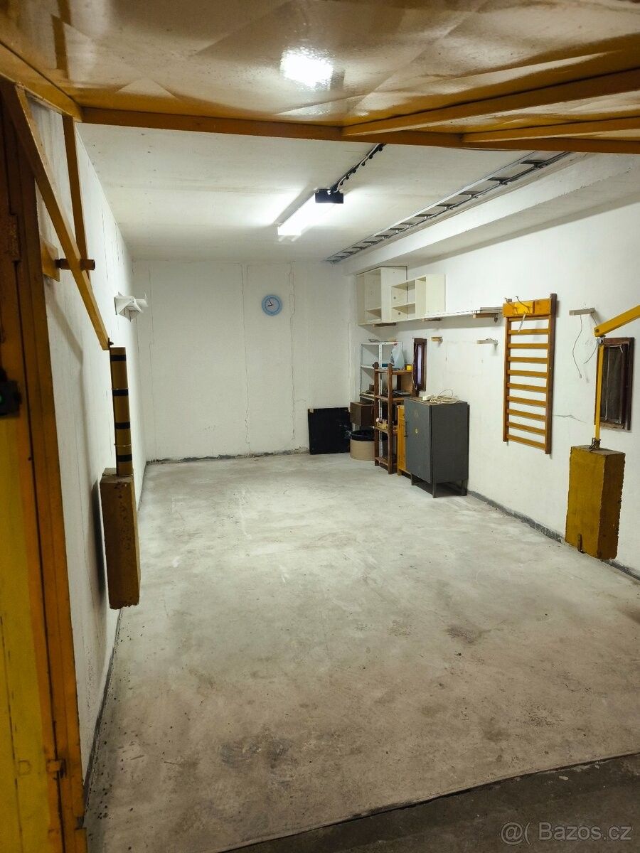 Garáže, Praha, 150 00