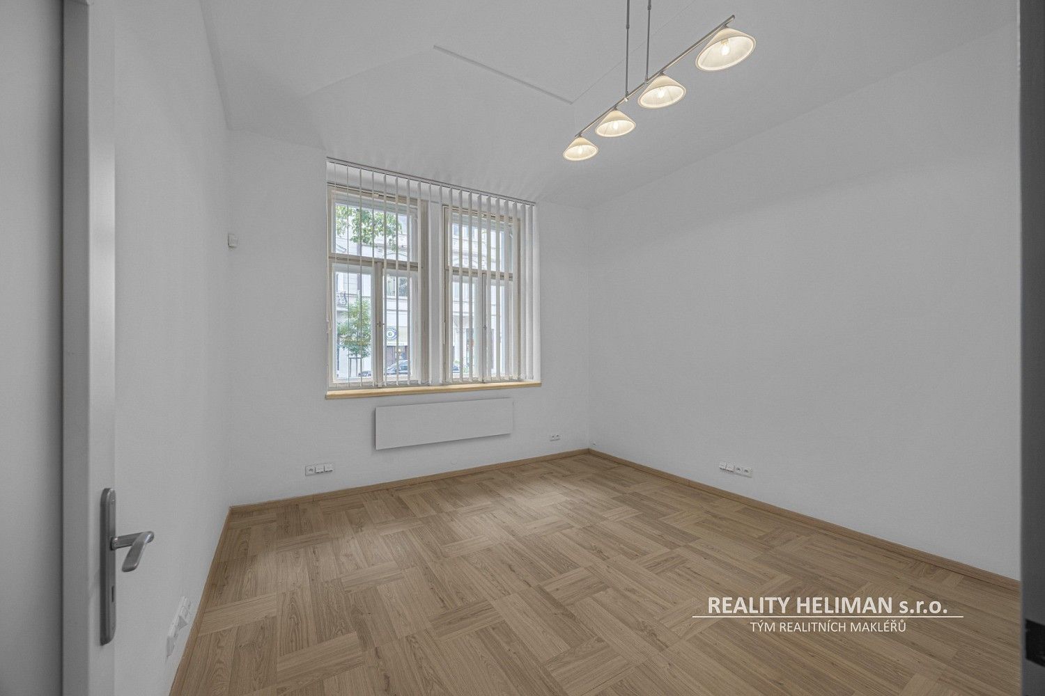 Pronájem kancelář - Korunní, Praha 2 - Vinohrady, 39 m² - 2