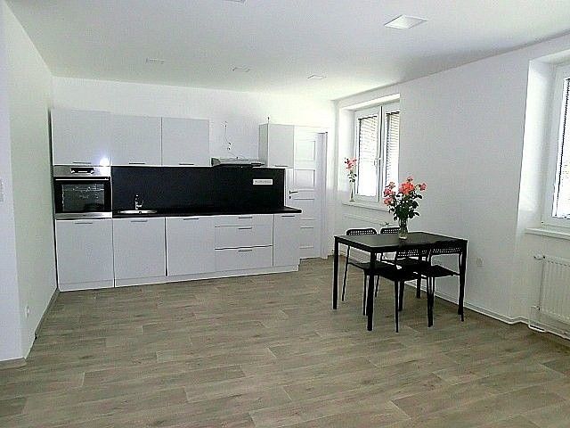 Pronájem byt 2+kk - Tř. Maršála Malinovského, Uherské Hradiště, 65 m² - 2
