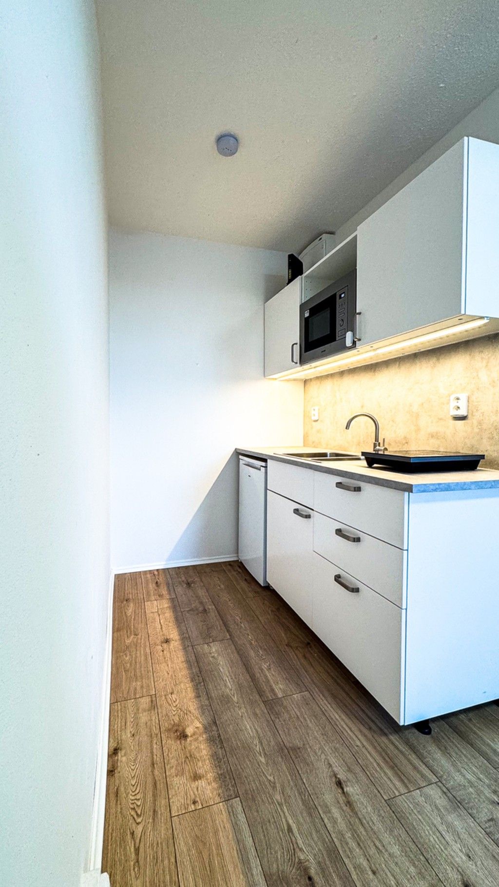 Pronájem byt 1+kk - Frostova, Praha, 17 m²