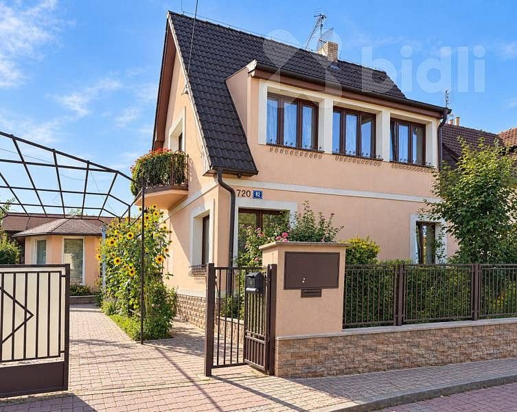 Rodinné domy, Mezilesí, Praha 9 - Horní Počernice, 213 m² - 1
