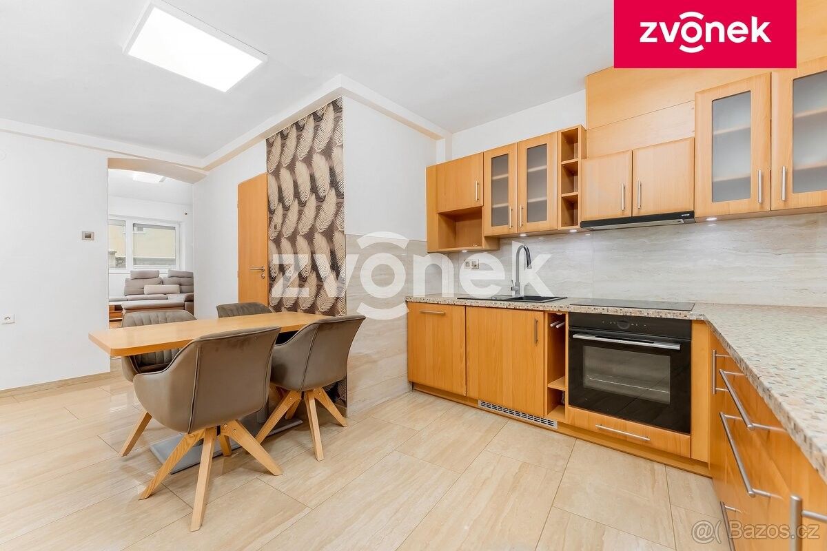 Prodej rodinný dům - Hulín, 768 24