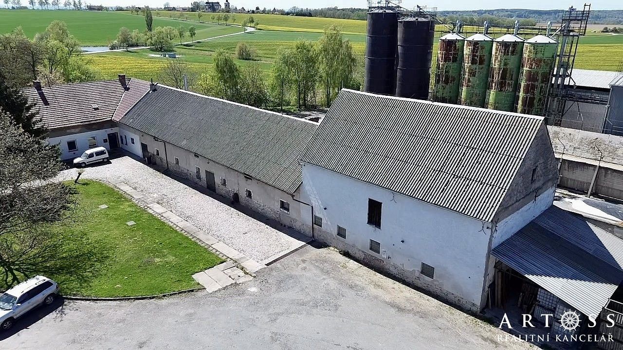 Zemědělské objekty, Mostek - Sudličkova Lhota, okres Ústí nad Orlicí, Pardubický kraj, 1 528 m² - 2