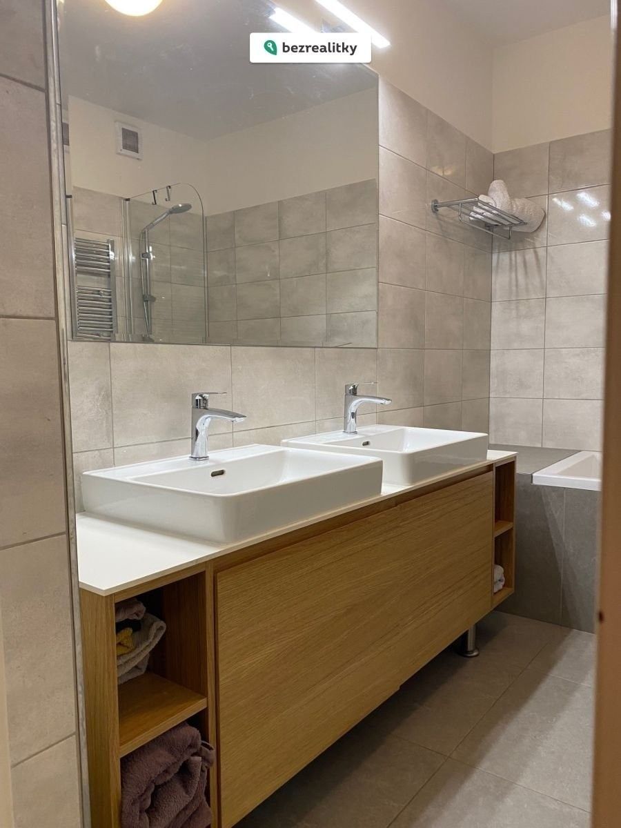 4+kk, Sokolovská 351, Praha, 132 m²