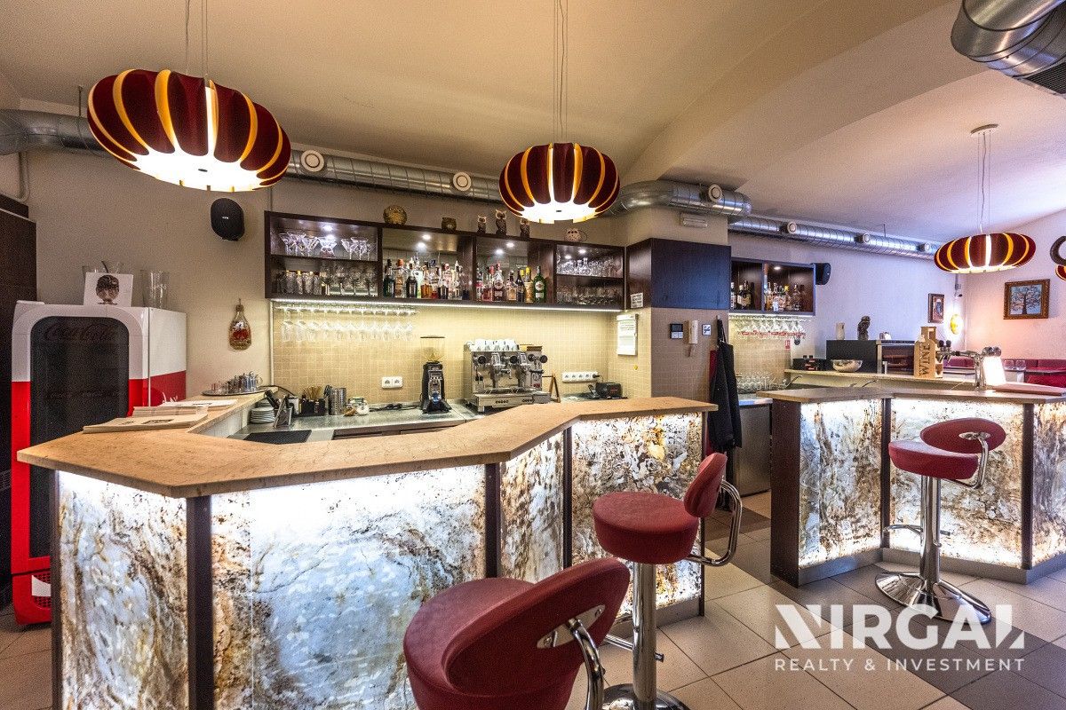 Restaurace, Balbínova, Praha, 198 m²