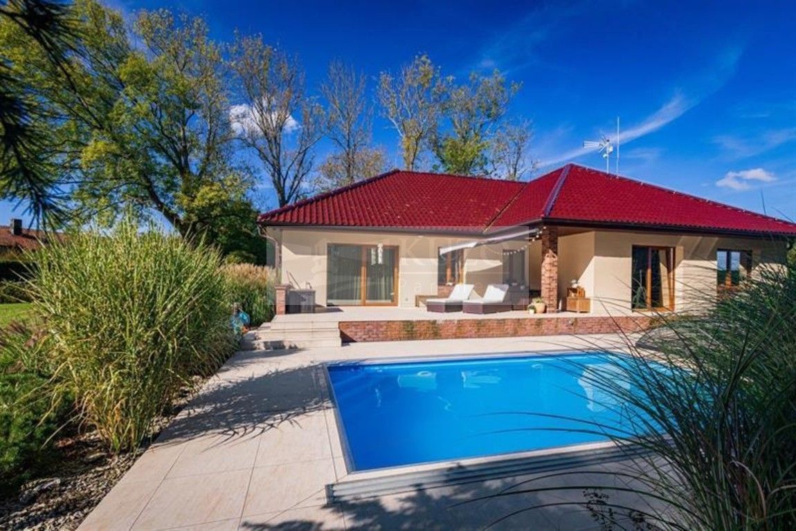 Rodinné domy, Koprník, Kněžmost, 152 m²