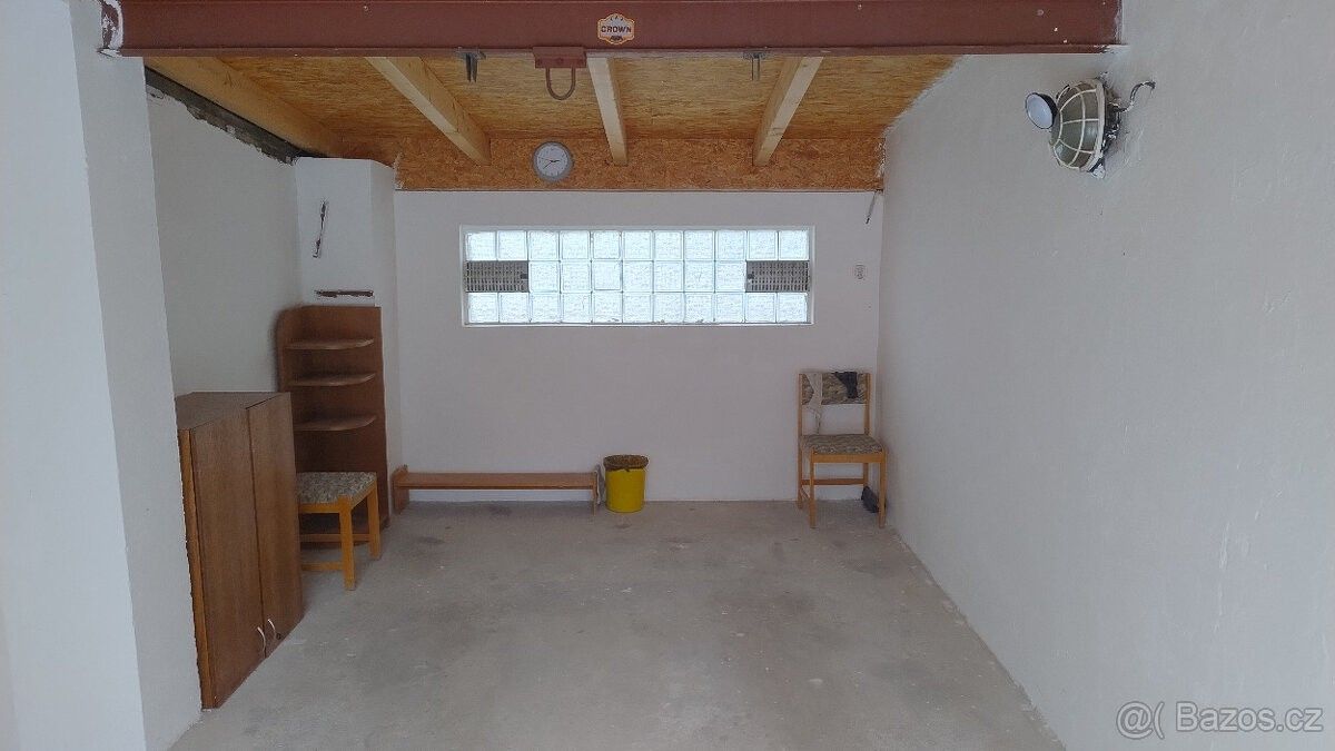 Garáže, Znojmo, 669 02