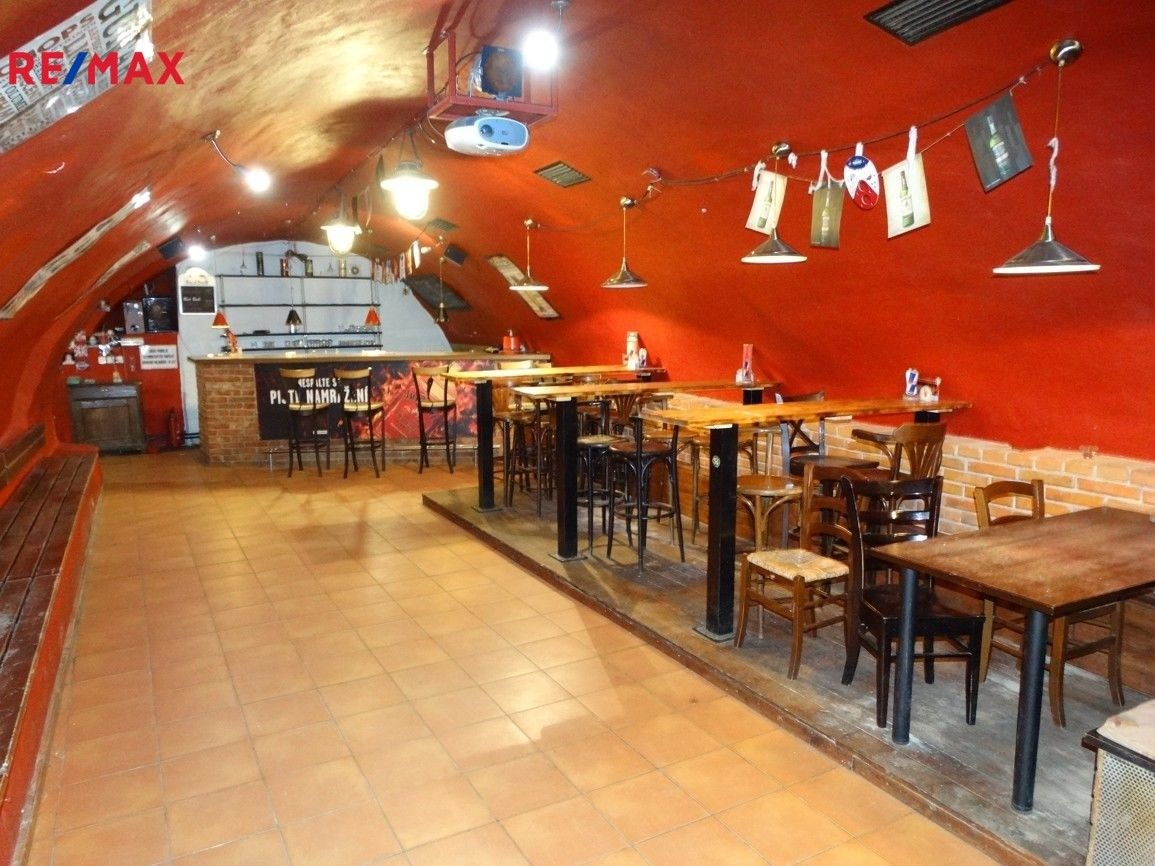 Obchodní prostory, Masarykovo náměstí, Jihlava, 203 m²