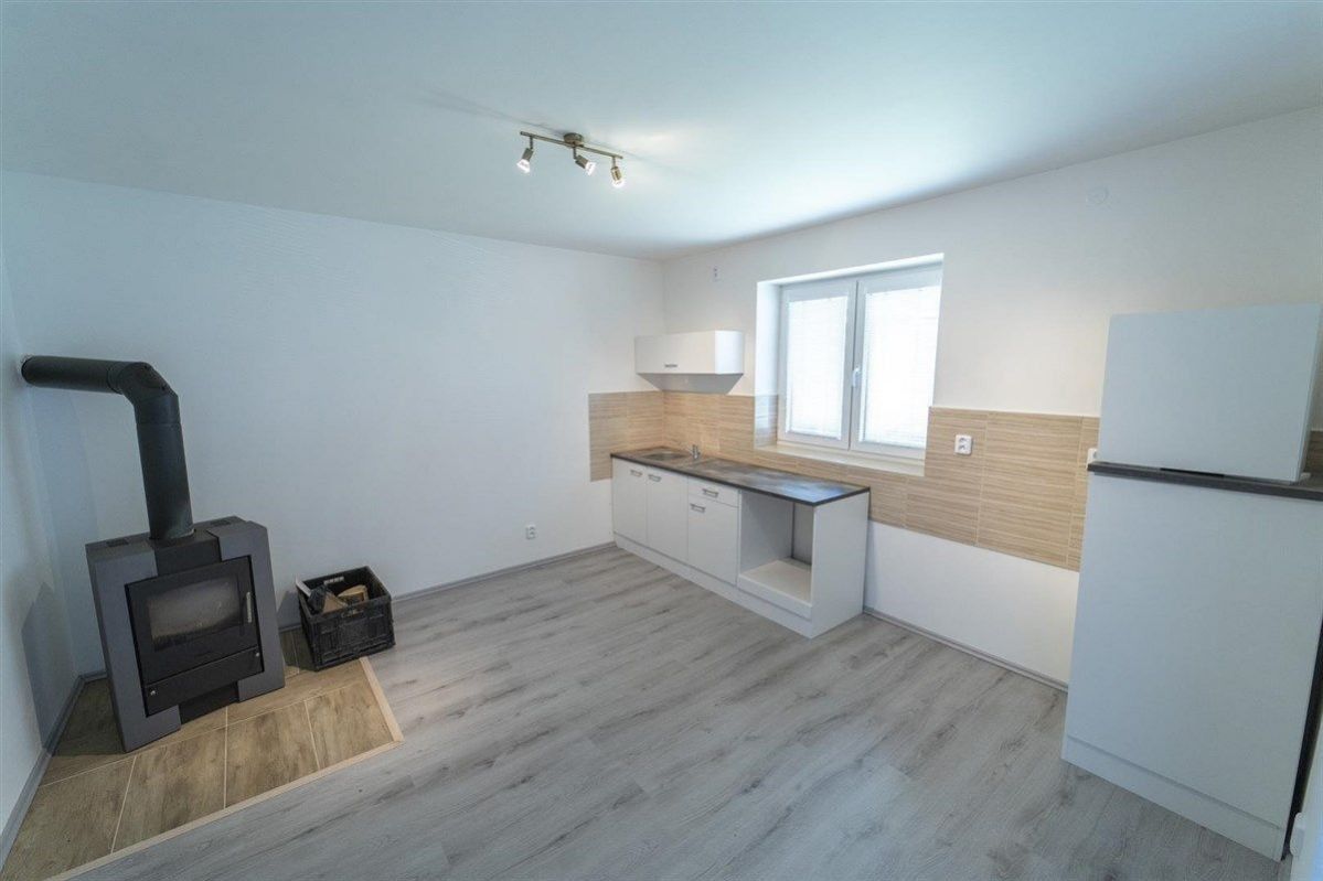 Prodej rodinný dům - Semčice, 294 46