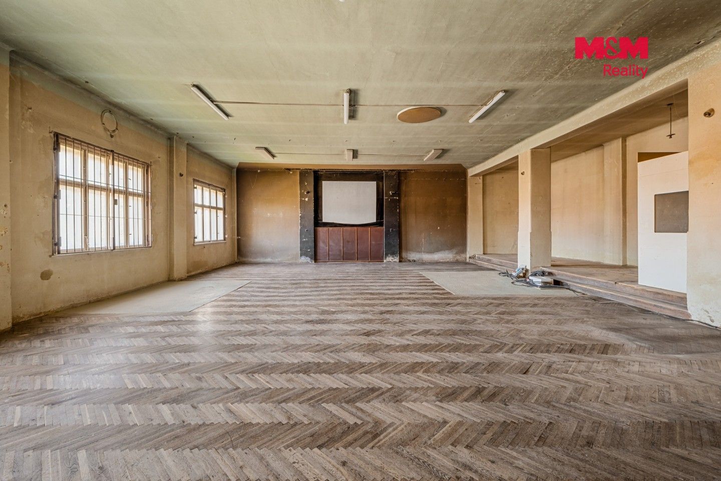 Restaurace · 510 m² · Bratronice - 3