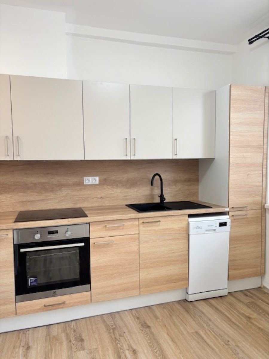 Pronájem byt 2+1 - Benešovo náměstí, Pardubice, 59 m²