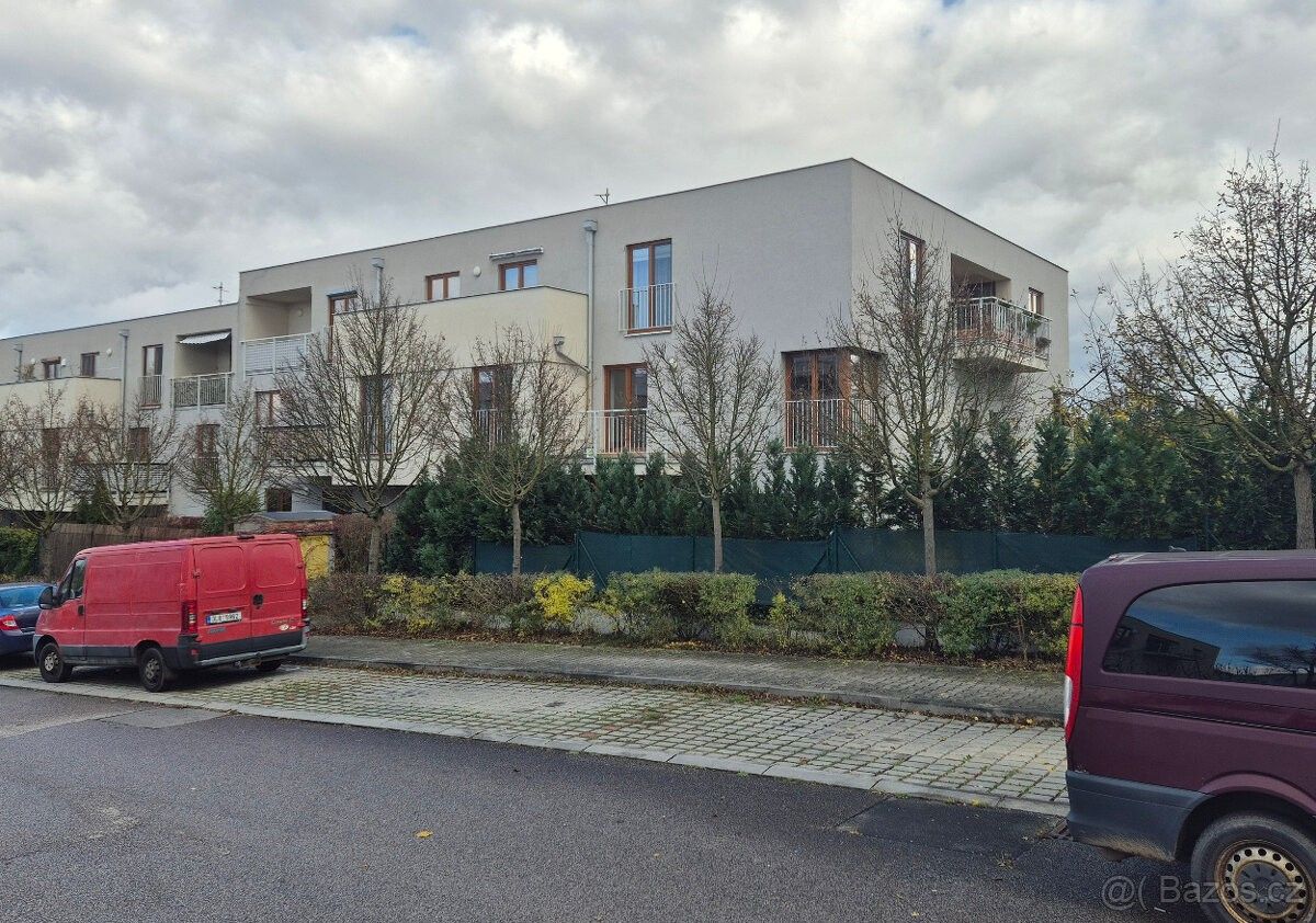 Byty, Jinočany, 252 25