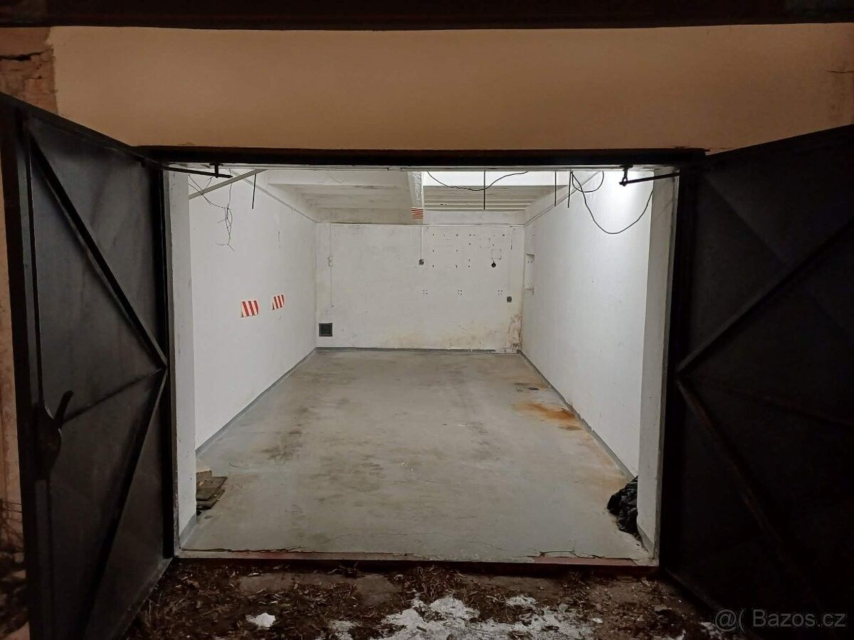 Pronájem garáž - Chvaletice, 533 12