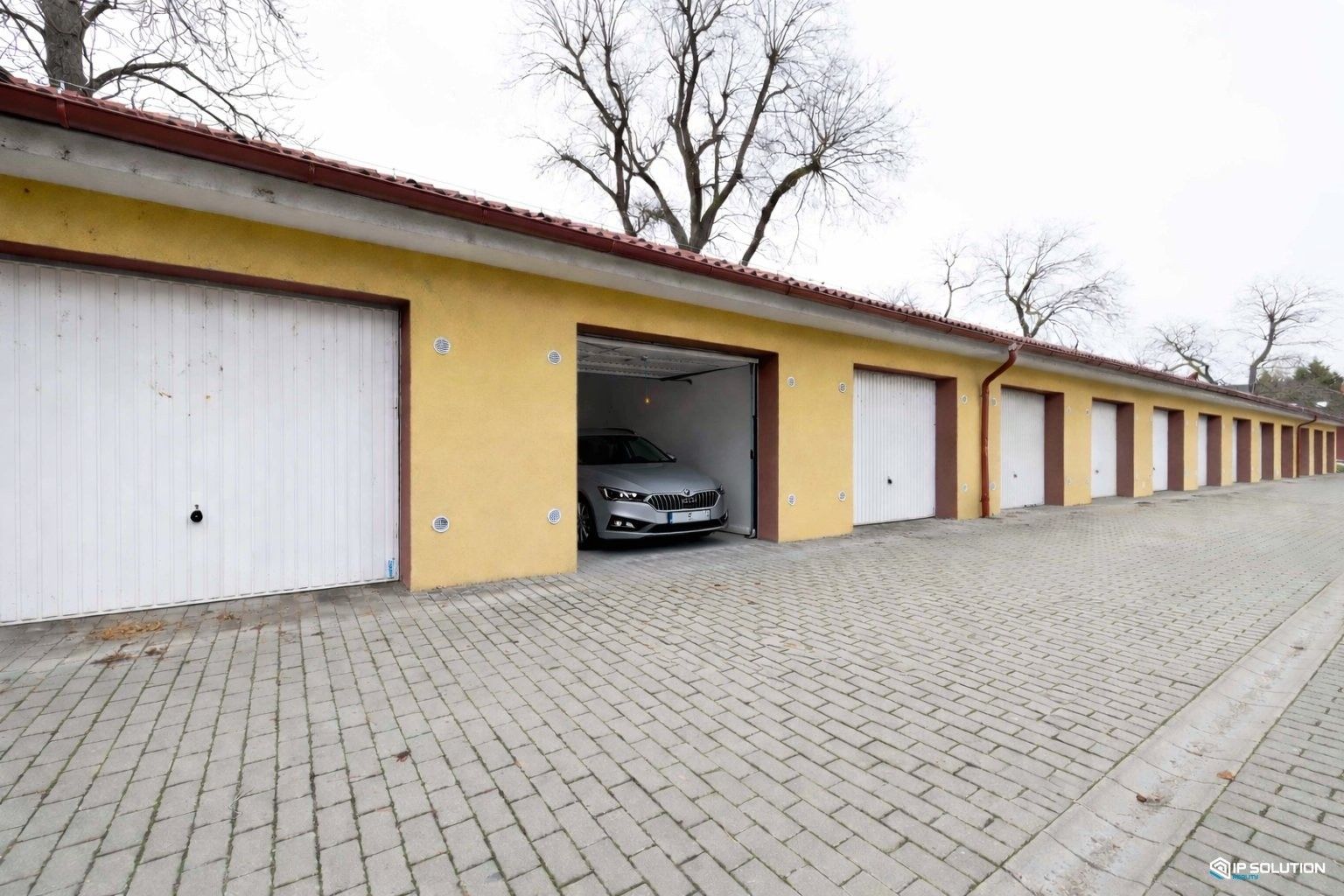 Garáže, Kpt. Jaroše  , Břeclav, 21 m²