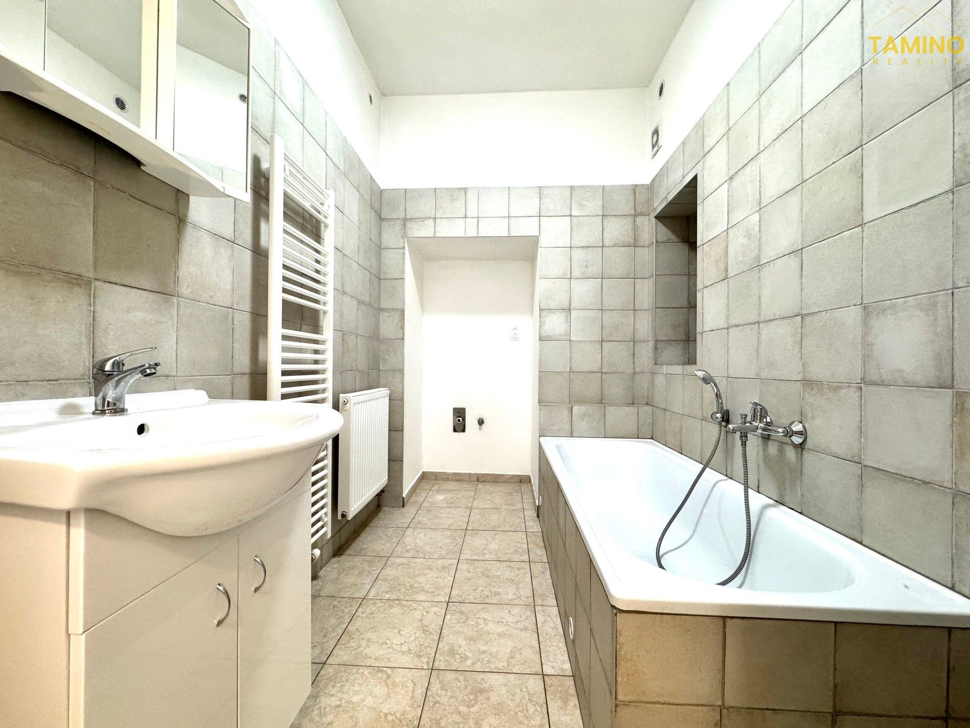 Byt 2+kk · 50 m² · nám. Sv. J. Nepomuckého 25, Studená - 3
