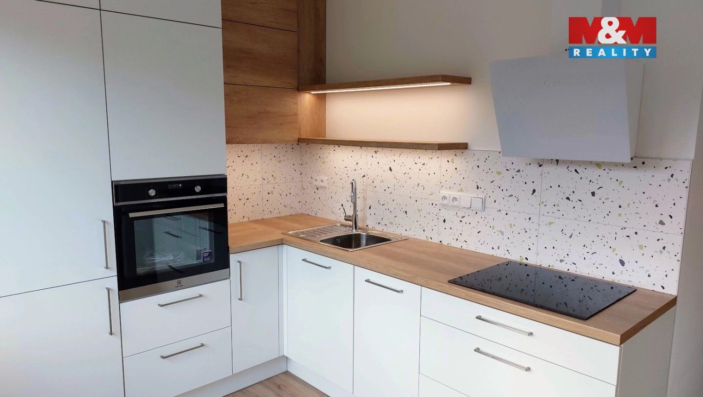 Pronájem byt 1+kk - třída Edvarda Beneše, Hradec Králové, 20 m²