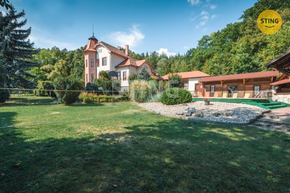Prodej rodinný dům - Hroubovice, 500 m²
