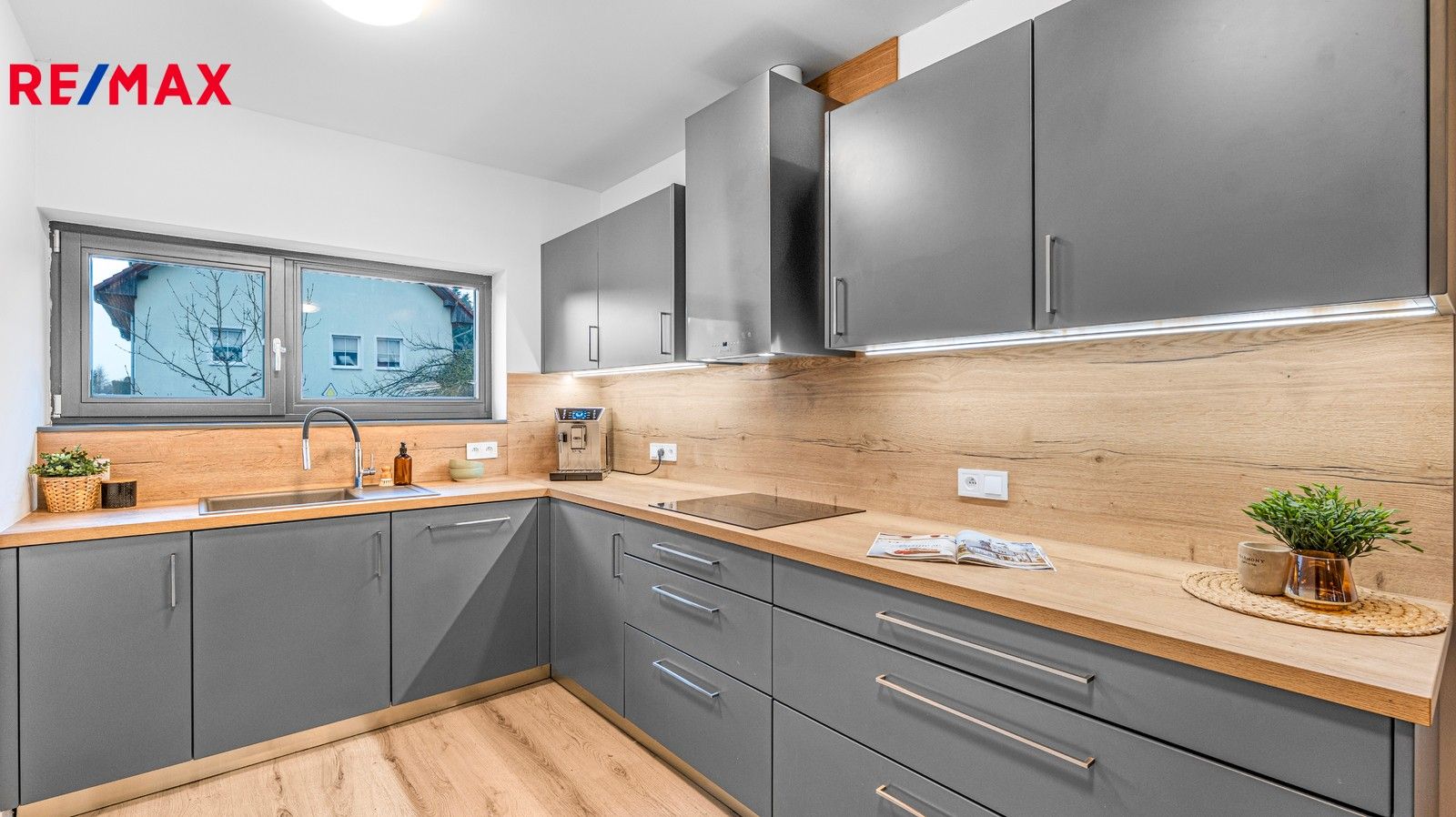 Prodej rodinný dům - Roztocká 1097, Velké Přílepy, 179 m²