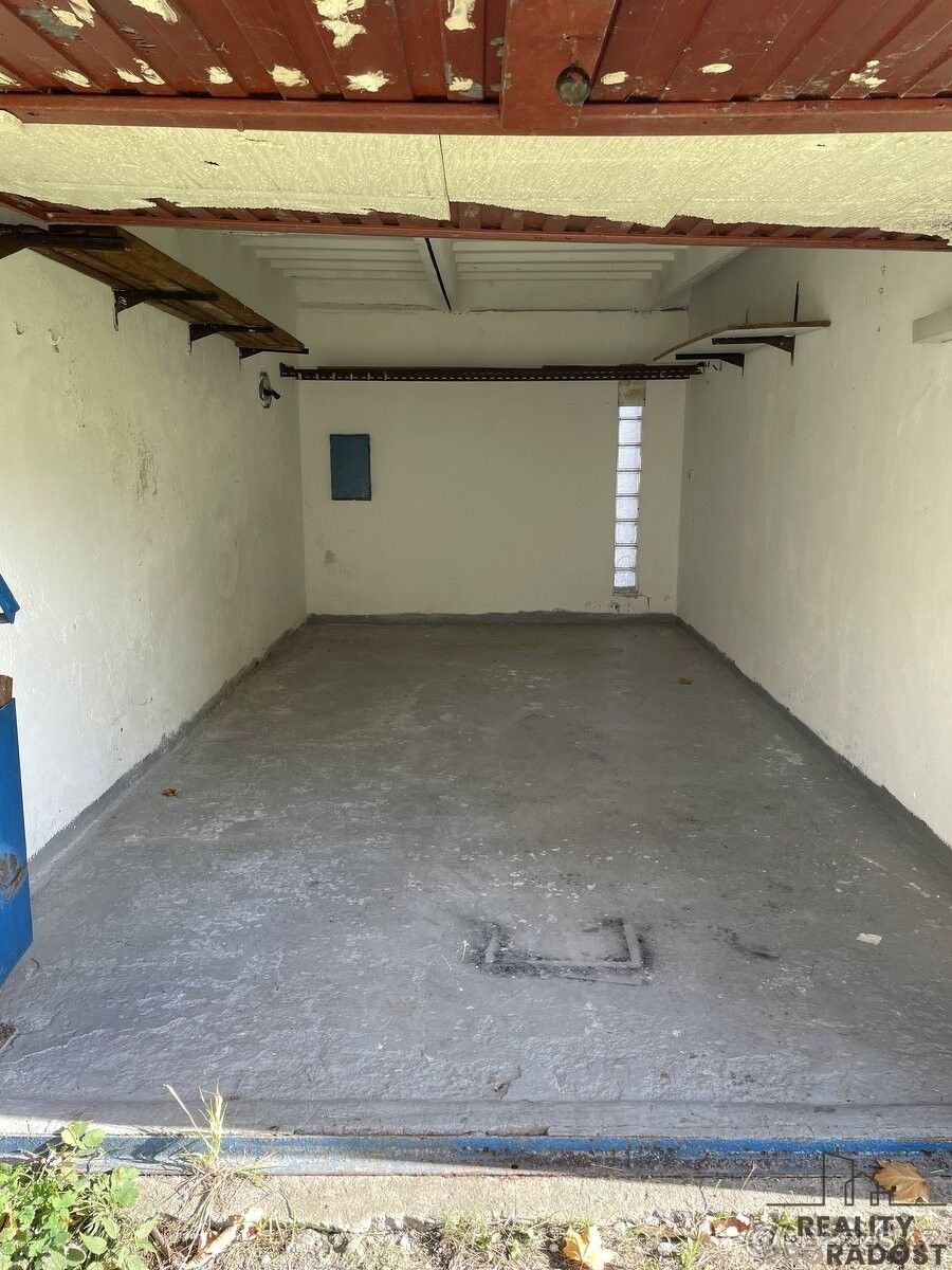 Garáže, Ostrava, 710 00