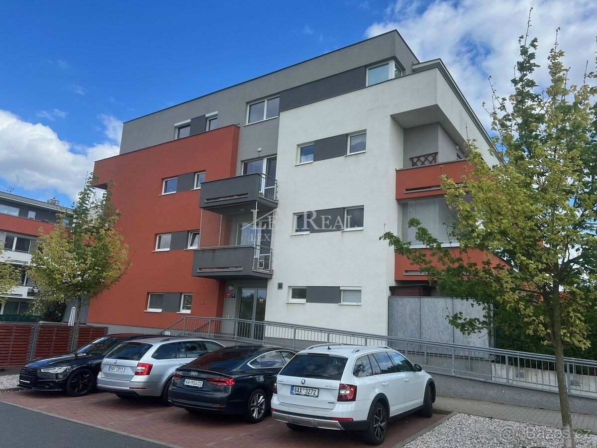 Prodej byt 1+kk - Praha, 104 00, 76 m²