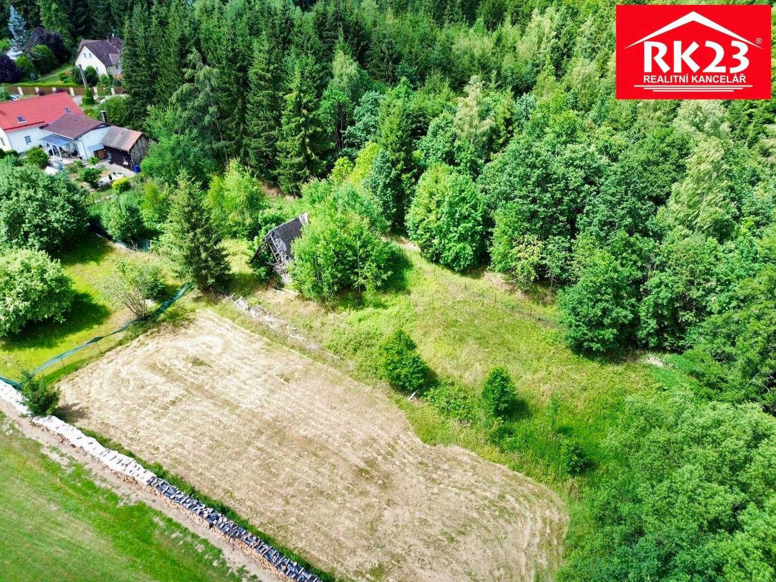 Zahrada · 1 072 m² · Valy - 3