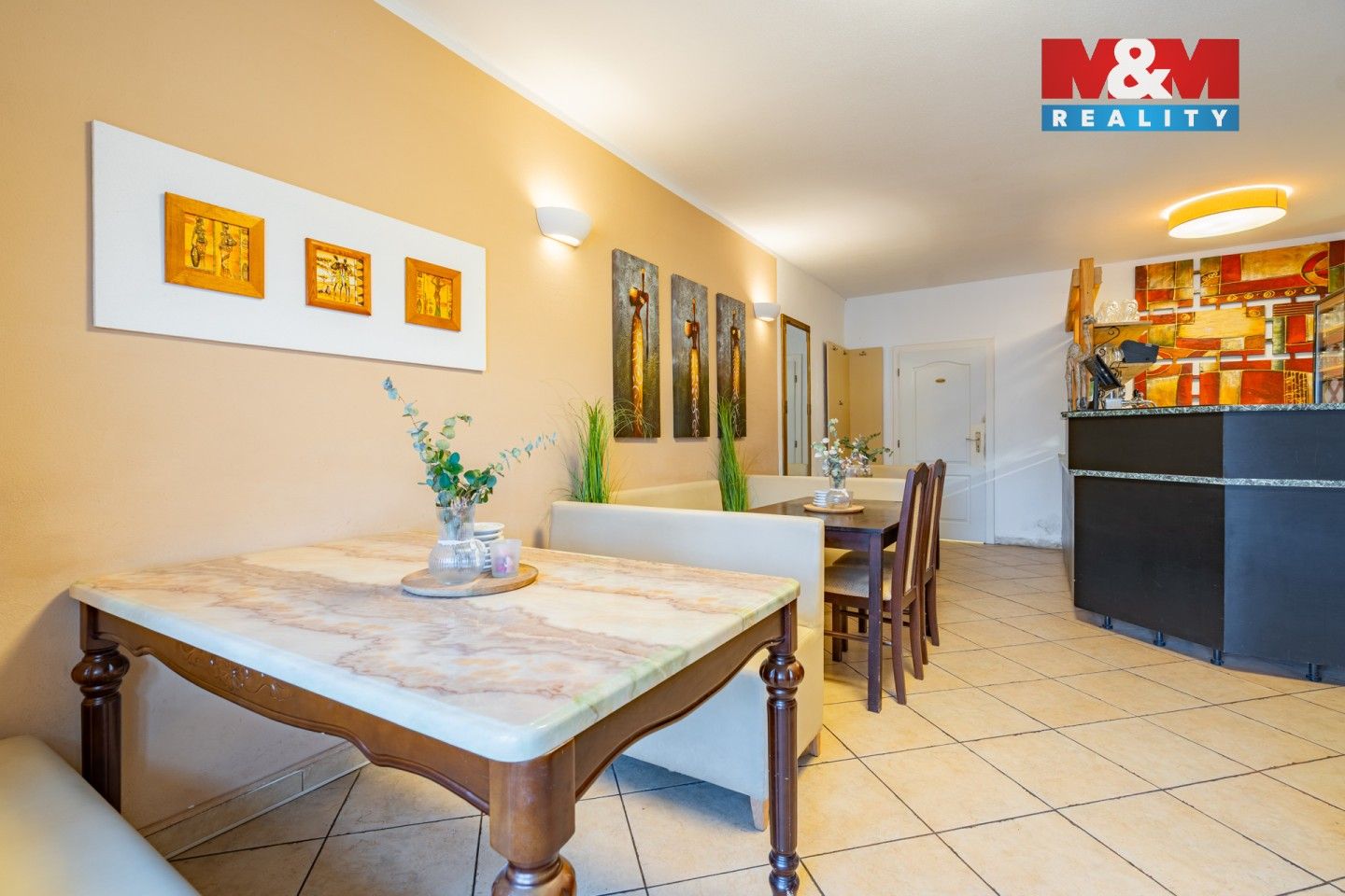 Restaurace · 91 m² · náměstí Komenského, Kunžak - 3