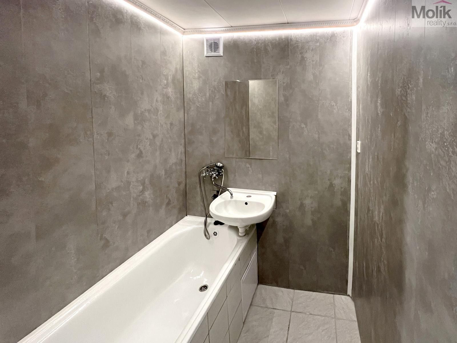 Prodej byt 2+1 - Karla Čapka, Krupka, 63 m² - 5