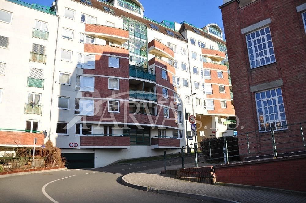 Garáže, Pod Parukářkou, Praha - Žižkov, 10 m²
