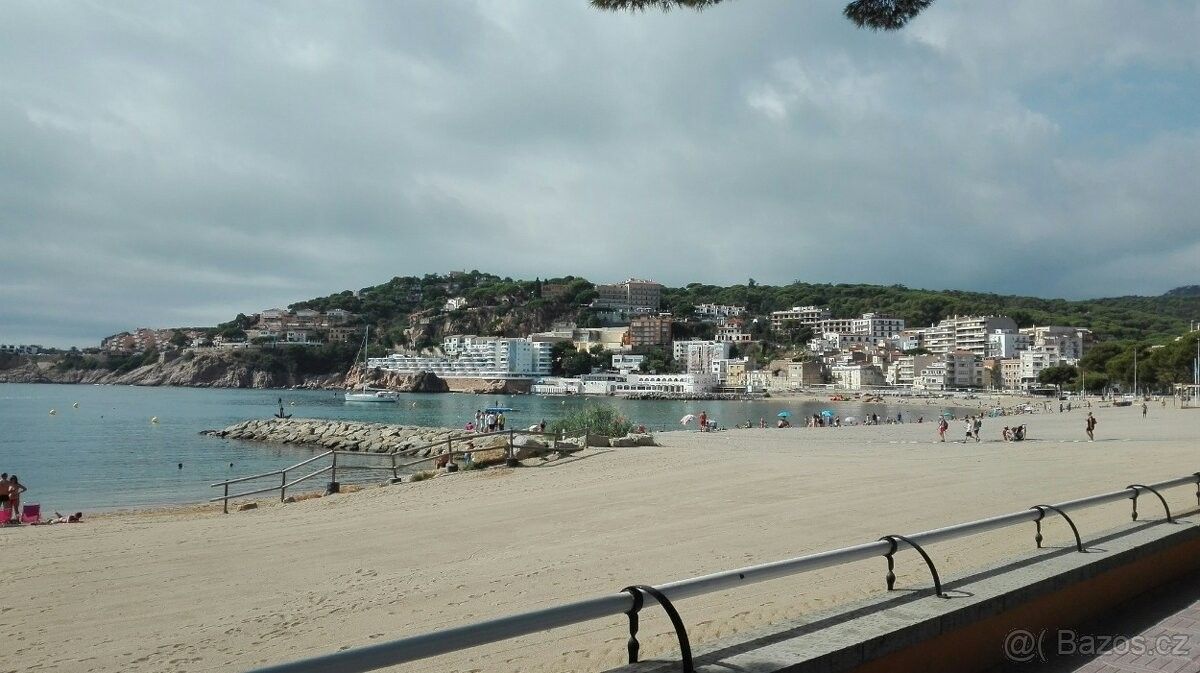 Rodinné domy, 987 66, Zahraničí