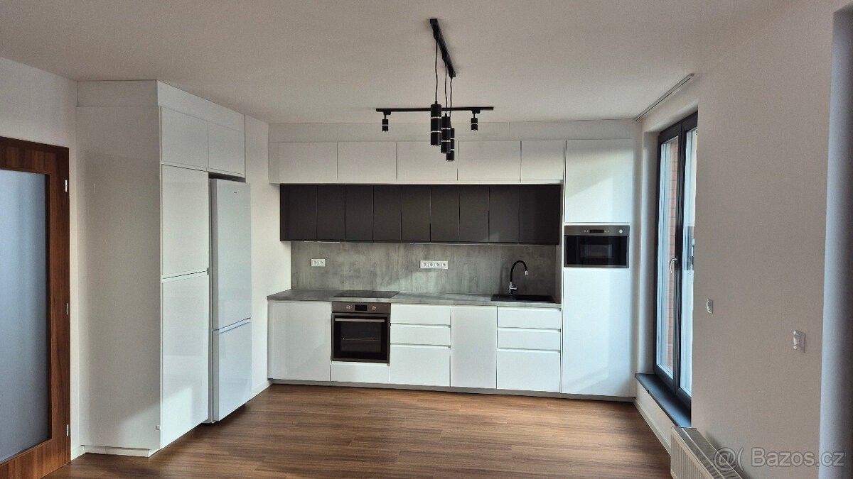 Byty, Kolín, 280 02