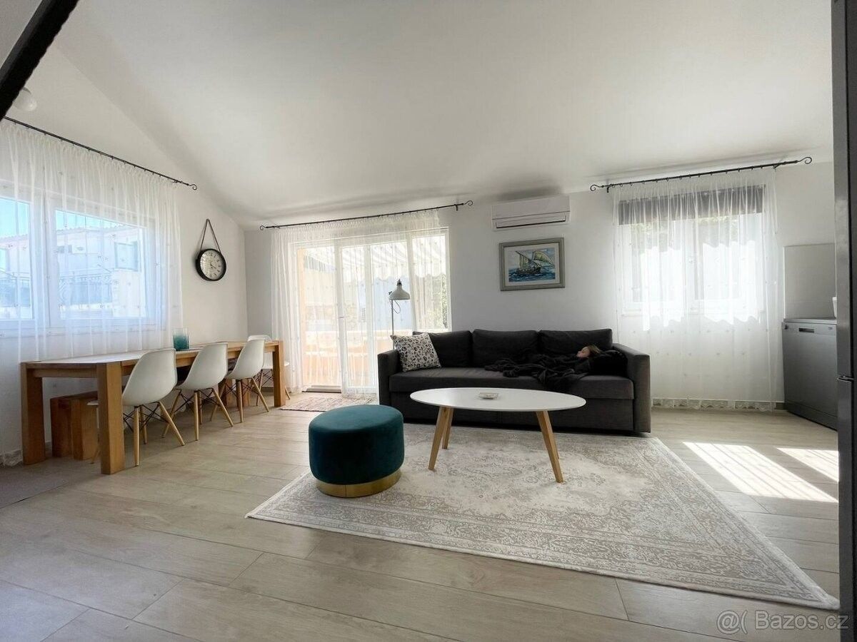 Byty, 987 66, Zahraničí