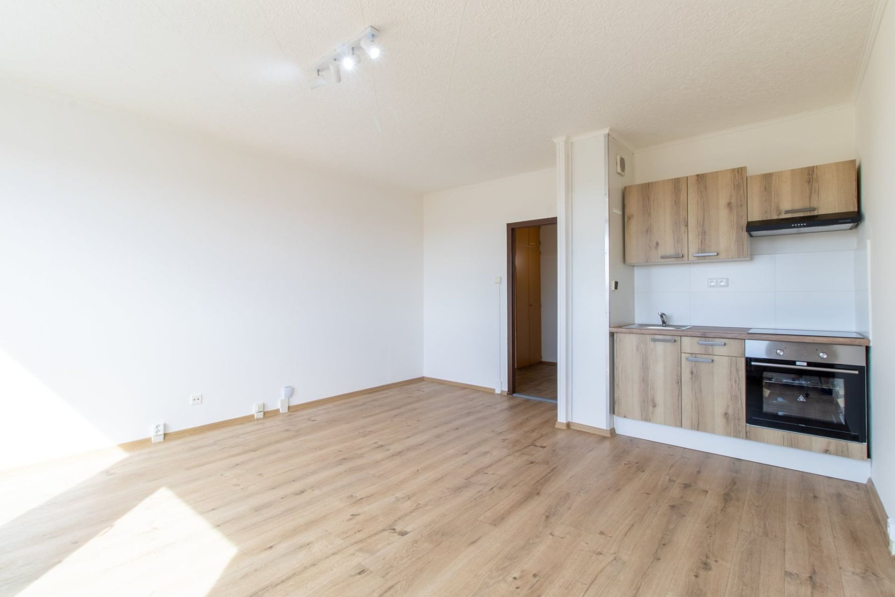2+kk, Generála Janouška, Praha - Černý Most, 45 m² - 1