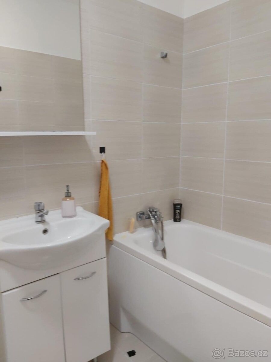 Pronájem byt - Karlovy Vary, 360 01