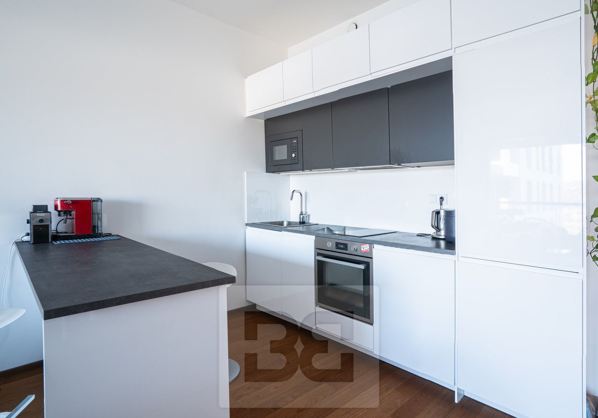 Prodej byt 2+kk - Jankovcova, Praha, 63 m²