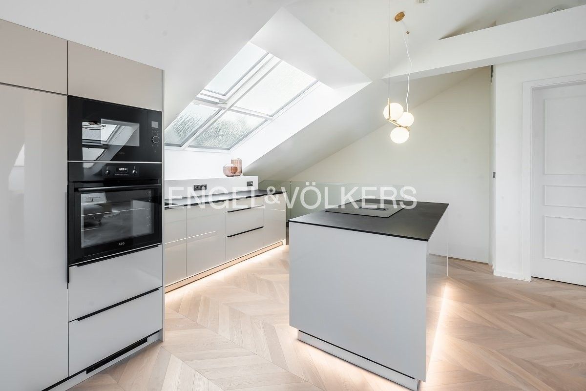 Pronájem byt 4+kk - Šafaříkova, Praha, 120 m²