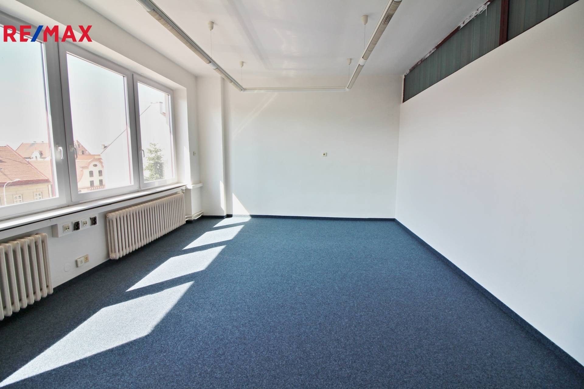 Kanceláře, třída Obránců míru, Žatec, 25 m²