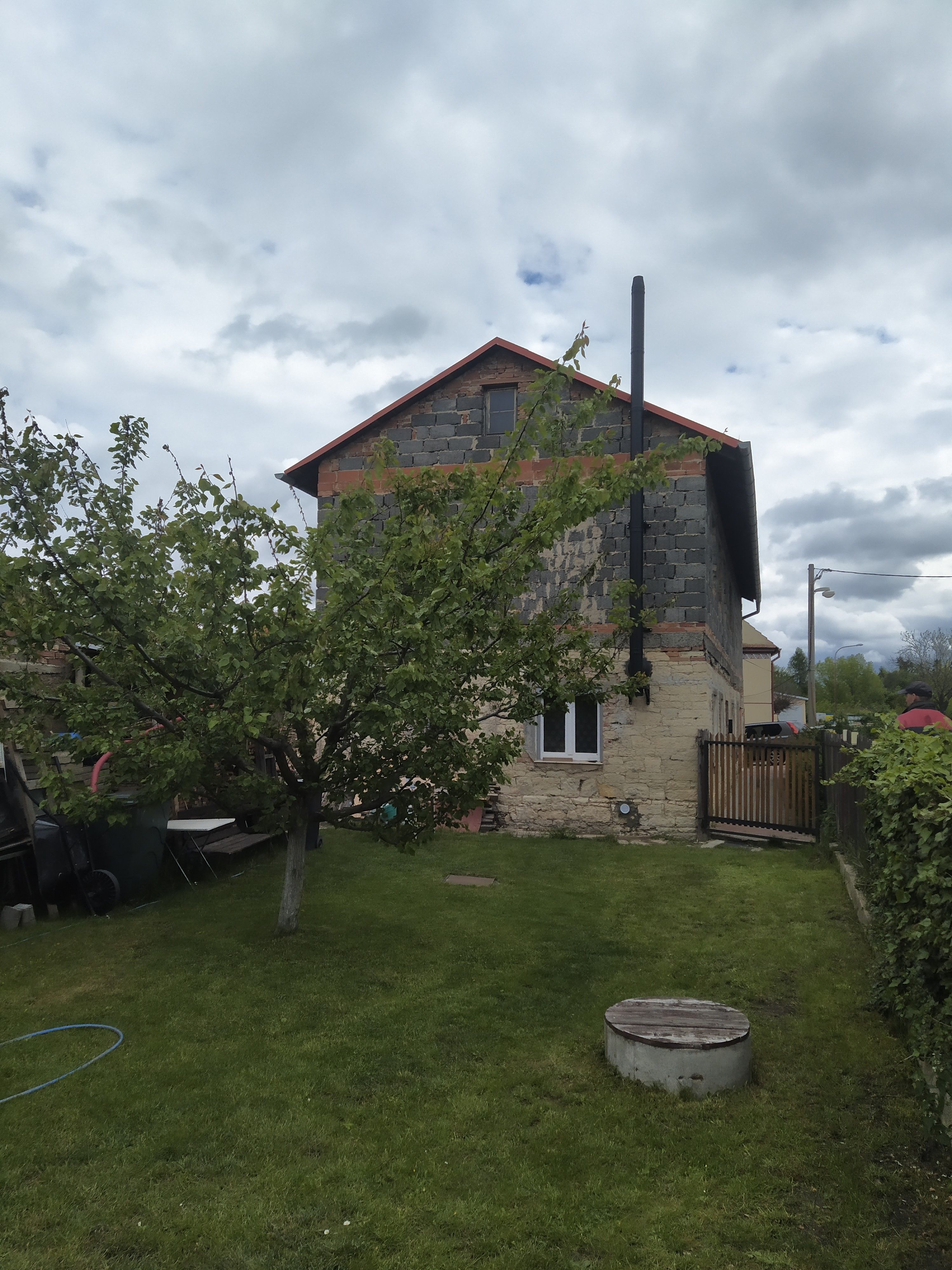 Prodej rodinný dům - Karlovarská 91, Jeneč, 220 m²