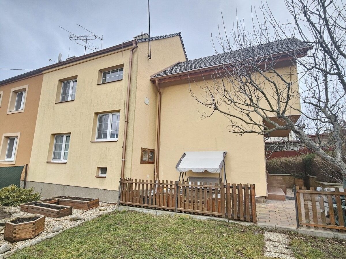 Rodinné domy, Zastávka u Brna, 664 84