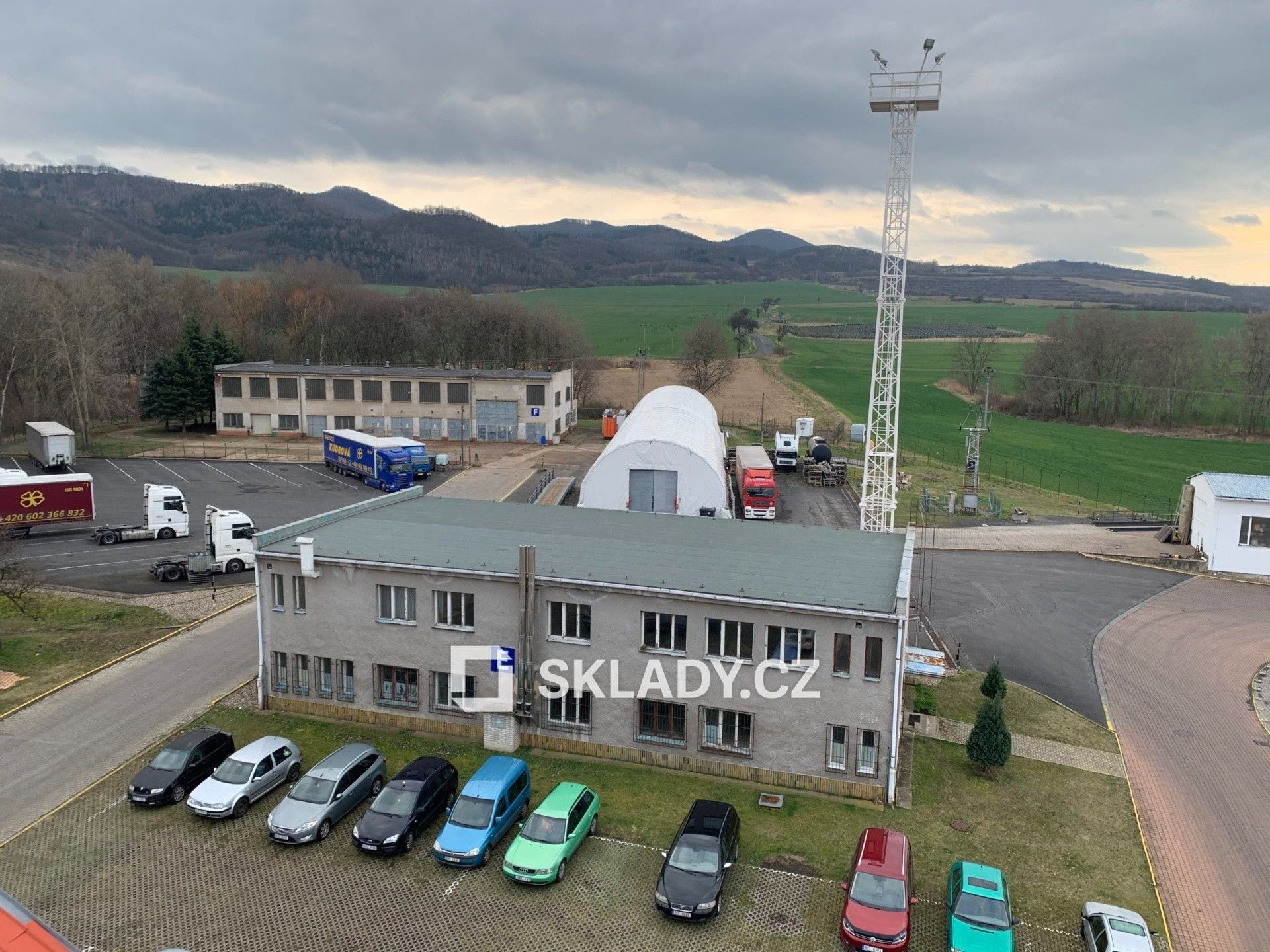 Pronájem sklad - Žalany, 903 m²