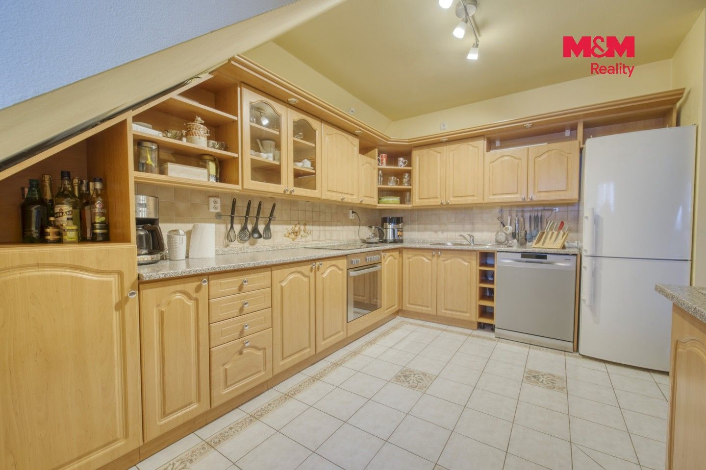 Byt 4+kk · 122 m² · náměstí Republiky, Bor - 4