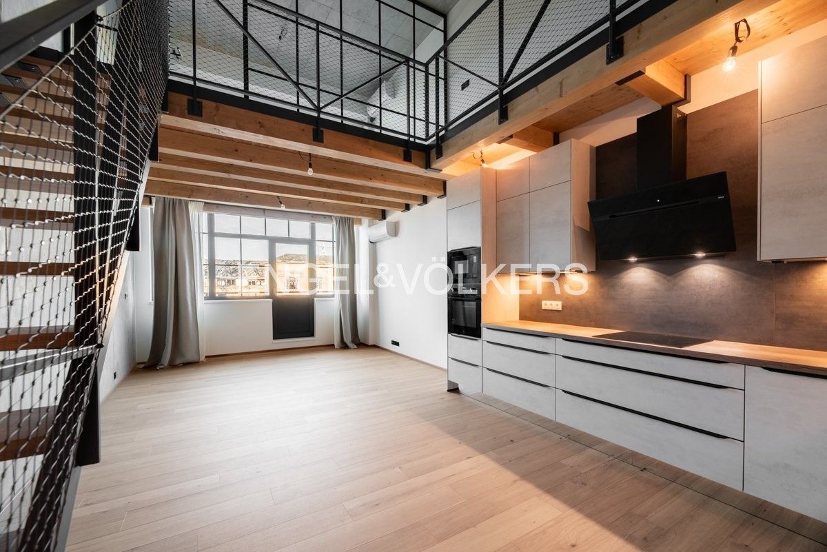 3+kk, Kolbenova, Praha, 90 m²