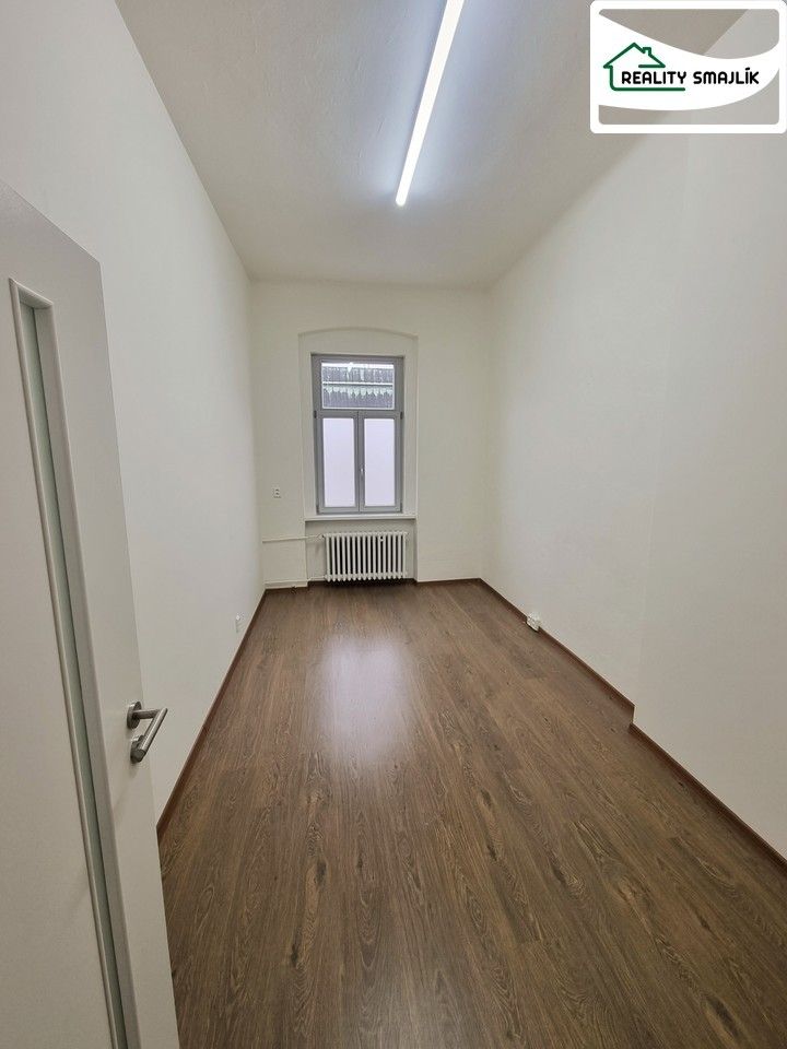 Pronájem kancelář - Svobody, Cheb, 16 m²